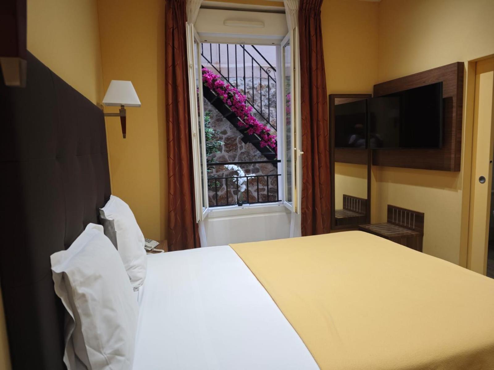 Hotel Capitole Beausoleil Exterior photo