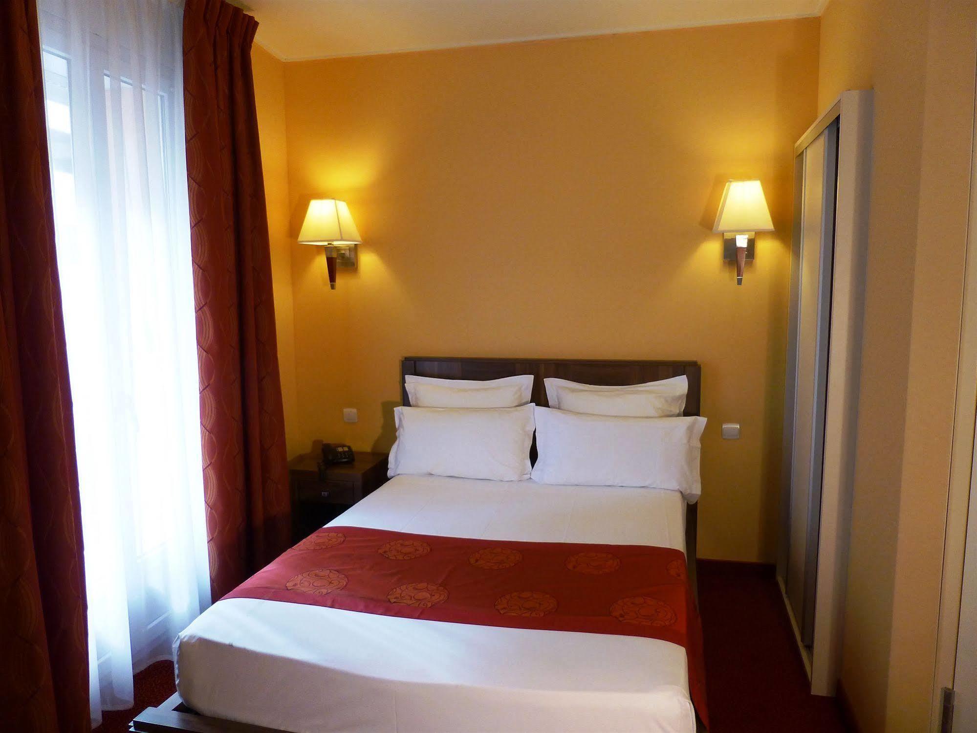 Hotel Capitole Beausoleil Exterior photo